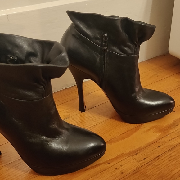 Prada boots - Picture 1 of 8